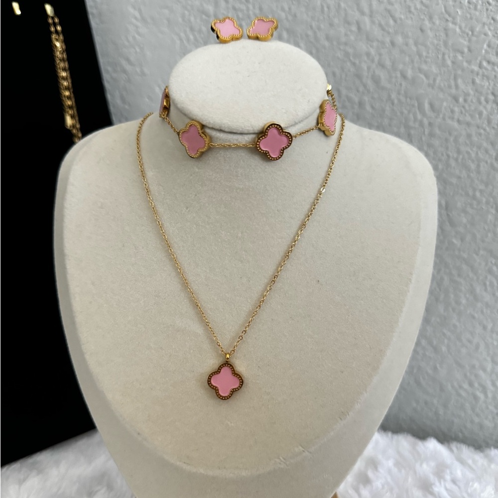 Pink clover set